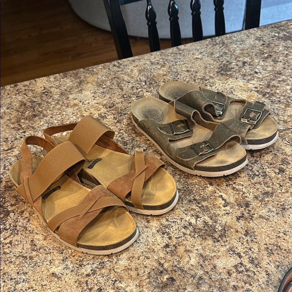 PLANKTON SIZE 39 8-8.5 WONENS LEATHER SANDALS LOT OF 2
